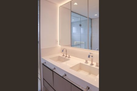 Apartamento à venda com 210m², 3 quartos e 2 vagasBanheiro da Suíte 1