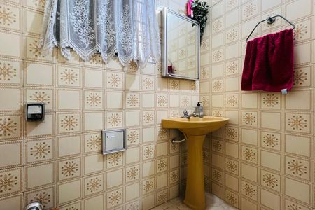 Casa à venda com 83m², 3 quartos e sem vaga Casa à venda com 83m², 3 quartos e sem vagaBanheiro