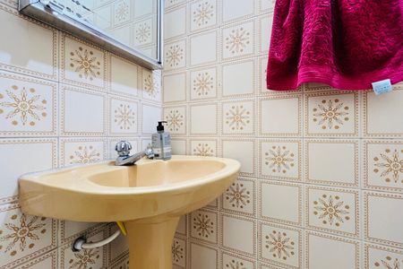 Casa à venda com 83m², 3 quartos e sem vaga Casa à venda com 83m², 3 quartos e sem vagaBanheiro