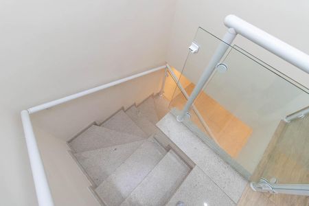 Casa à venda com 100m², 3 quartos e 2 vagasEscada