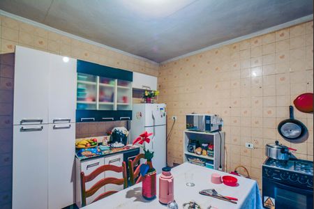 Casa à venda com 240m², 2 quartos e 2 vagasCozinha e Área de Serviço