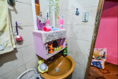 Casa à venda com 240m², 2 quartos e 2 vagasBanheiro