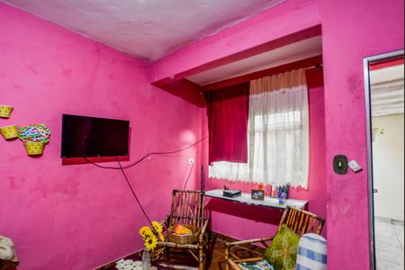 Casa à venda com 240m², 2 quartos e 2 vagasSala