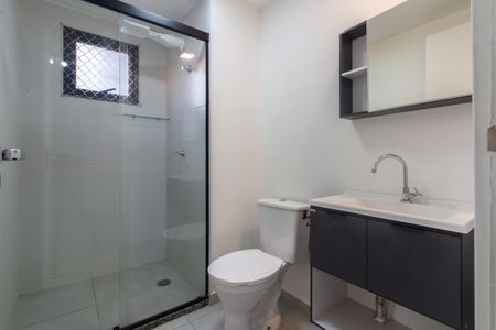 Banheiro de kitnet/studio para alugar com 1 quarto, 31m² em Santo Amaro, São Paulo