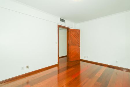 Apartamento à venda com 237m², 3 quartos e 2 vagasQuarto Suíte 2