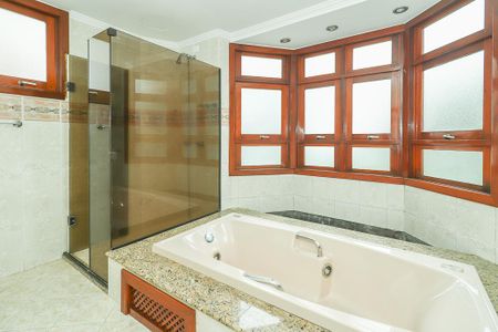 Apartamento à venda com 237m², 3 quartos e 2 vagasBanheiro da Suíte