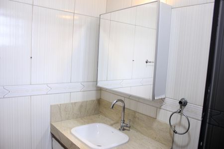 Apartamento para alugar com 65m², 2 quartos e sem vagaBanheiro