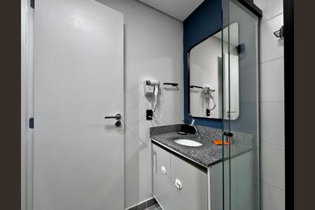 Studio para alugar com 25m², 0 quarto e sem vaga Studio para alugar com 25m², 0 quarto e sem vagaBanheiro