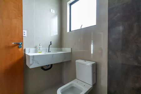 Casa à venda com 148m², 3 quartos e 2 vagasBanheiro Social