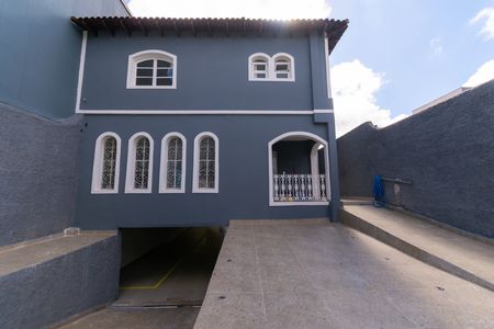 Casa de condomínio para alugar com 49m², 1 quarto e sem vaga Casa de condomínio para alugar com 49m², 1 quarto e sem vagaFachada