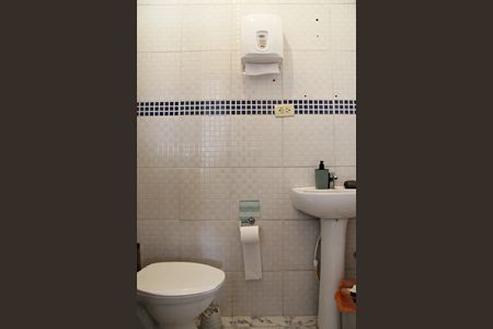 Casa à venda com 250m², 3 quartos e 6 vagasBanheiro social 2