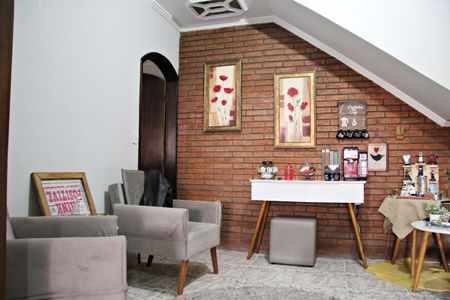 Casa à venda com 250m², 3 quartos e 6 vagasSala