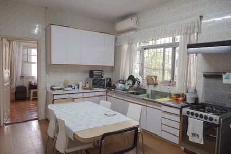 Casa à venda com 500m², 5 quartos e 5 vagas Casa à venda com 500m², 5 quartos e 5 vagasCozinha