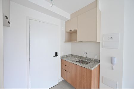 Cozinha de apartamento para alugar com 1 quarto, 28m² em Chácara Inglesa, São Paulo