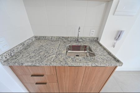 Cozinha de apartamento para alugar com 1 quarto, 28m² em Chácara Inglesa, São Paulo