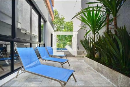 Studio à venda com 28m², 1 quarto e sem vaga Studio à venda com 28m², 1 quarto e sem vagaÁrea comum - Piscina