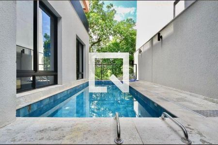 Studio à venda com 28m², 1 quarto e sem vaga Studio à venda com 28m², 1 quarto e sem vagaÁrea comum - Piscina