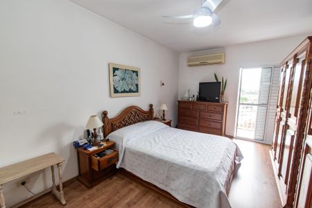 Casa à venda com 250m², 3 quartos e 3 vagasSuíte 3