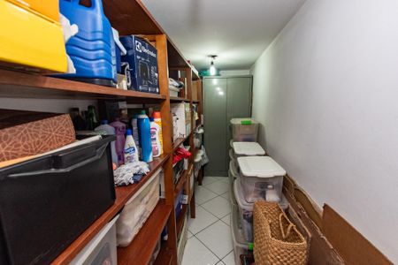 Casa à venda com 250m², 3 quartos e 3 vagasÁrea comum - Salão - Despensa