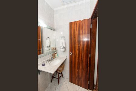 Casa à venda com 250m², 3 quartos e 3 vagasBanheiro da suíte 1