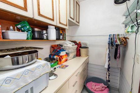 Casa à venda com 250m², 3 quartos e 3 vagasQuarto de serviço