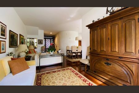 Casa à venda com 380m², 3 quartos e 4 vagas Casa à venda com 380m², 3 quartos e 4 vagasFoto 06