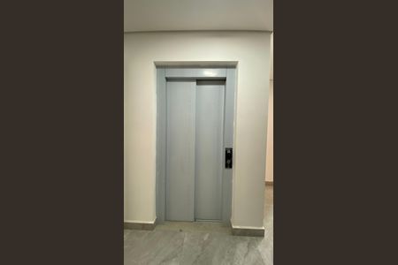 Apartamento à venda com 67m², 2 quartos e 1 vaga Apartamento à venda com 67m², 2 quartos e 1 vagaElevador