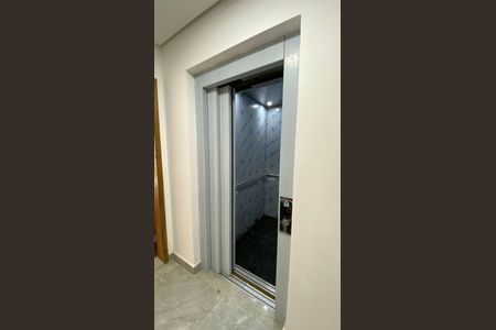 Apartamento à venda com 67m², 2 quartos e 1 vaga Apartamento à venda com 67m², 2 quartos e 1 vagaElevador