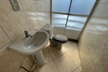 Banheiro de casa para alugar com 1 quarto, 30m² em Jardim Olavo Bilac, Duque de Caxias