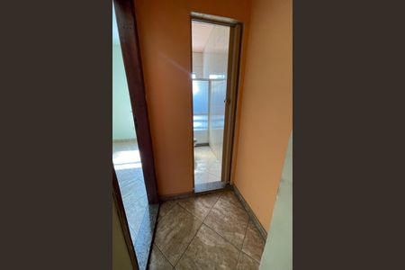 Corredor de casa para alugar com 1 quarto, 30m² em Jardim Olavo Bilac, Duque de Caxias