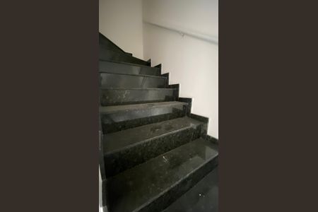 Apartamento à venda com 102m², 2 quartos e 1 vagaEscada