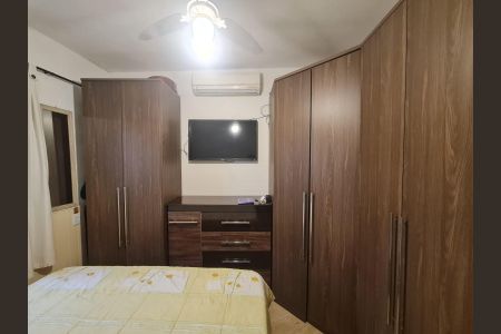 Casa à venda com 250m², 3 quartos e 3 vagas Casa à venda com 250m², 3 quartos e 3 vagasQuarto