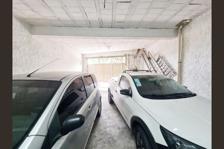 Casa à venda com 250m², 3 quartos e 3 vagas Casa à venda com 250m², 3 quartos e 3 vagasGaragem