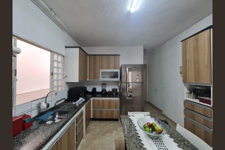 Casa à venda com 250m², 3 quartos e 3 vagas Casa à venda com 250m², 3 quartos e 3 vagasCozinha