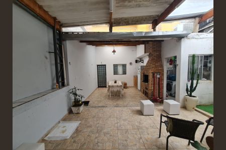 Casa à venda com 250m², 3 quartos e 3 vagas Casa à venda com 250m², 3 quartos e 3 vagasQuintal