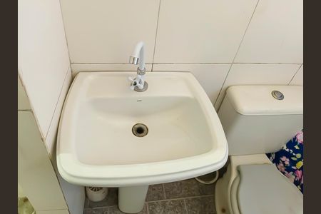 Casa de condomínio para alugar com 50m², 1 quarto e sem vagaBanheiro