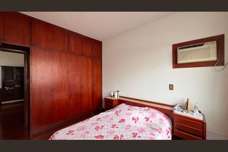 Casa à venda com 376m², 2 quartos e 2 vagas Casa à venda com 376m², 2 quartos e 2 vagasQuarto