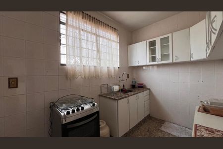 Casa à venda com 376m², 2 quartos e 2 vagas Casa à venda com 376m², 2 quartos e 2 vagasCozinha