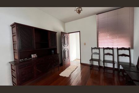 Casa à venda com 376m², 2 quartos e 2 vagas Casa à venda com 376m², 2 quartos e 2 vagasSala