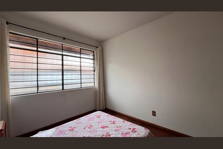 Casa à venda com 376m², 2 quartos e 2 vagas Casa à venda com 376m², 2 quartos e 2 vagasQuarto