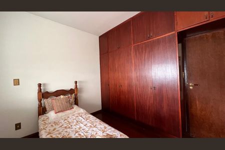 Casa à venda com 376m², 2 quartos e 2 vagas Casa à venda com 376m², 2 quartos e 2 vagasQuarto 2