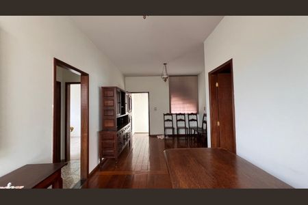 Casa à venda com 376m², 2 quartos e 2 vagas Casa à venda com 376m², 2 quartos e 2 vagasSala