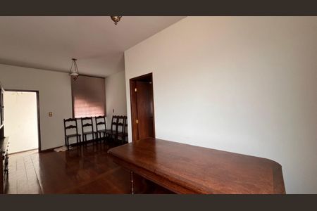 Casa à venda com 376m², 2 quartos e 2 vagas Casa à venda com 376m², 2 quartos e 2 vagasSala