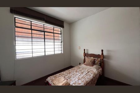 Casa à venda com 376m², 2 quartos e 2 vagas Casa à venda com 376m², 2 quartos e 2 vagasQuarto 2