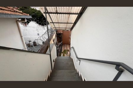 Casa à venda com 376m², 2 quartos e 2 vagas Casa à venda com 376m², 2 quartos e 2 vagasEscada