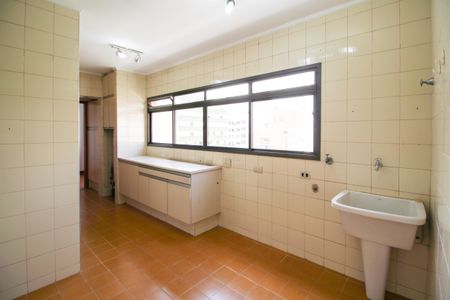 Apartamento à venda com 240m², 3 quartos e 4 vagas Apartamento à venda com 240m², 3 quartos e 4 vagasÁrea de Serviço