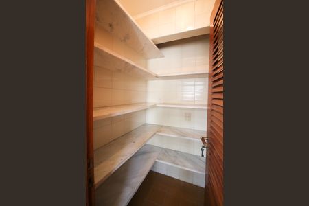 Apartamento à venda com 240m², 3 quartos e 4 vagas Apartamento à venda com 240m², 3 quartos e 4 vagasDespensa