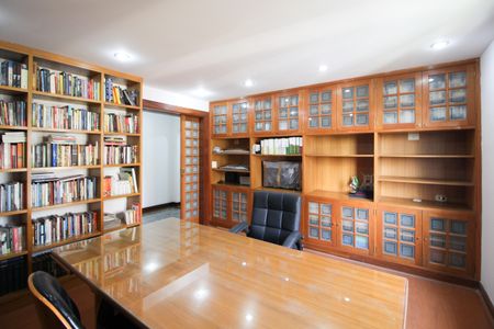 Apartamento à venda com 240m², 3 quartos e 4 vagas Apartamento à venda com 240m², 3 quartos e 4 vagasEscritório/ Quarto