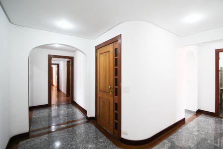 Apartamento à venda com 240m², 3 quartos e 4 vagas Apartamento à venda com 240m², 3 quartos e 4 vagasCorredor