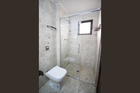 Apartamento à venda com 240m², 3 quartos e 4 vagas Apartamento à venda com 240m², 3 quartos e 4 vagasBanheiro da Suíte 2